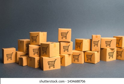 Many Cardboard Boxeswith Drawing Of Shopping Carts. Products, Goods, Warehouse, Stock. Commerce And Retail. E-commerce, Sale Of Goods Through Online Trading Platform. Freight Shipping, Deliver