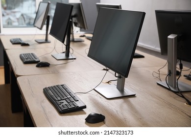 1,408 Computer with many windows Images, Stock Photos & Vectors ...