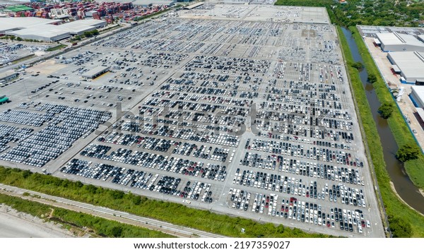Many new cars parking before shipping to Dealer\
Customer, Cars shipping to Ro-Ro Ship for import export Freight\
forwarding , Logistics transportation dealer shipping Cars Export\
Terminal at Yokohama
