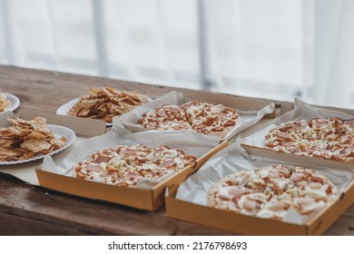 Many Pizzas Are Placed On The Table At The Company, Corporate Office Parties, Startups, Italian Food, Pizza Popular Food That Is Easy To Find And Popular At Parties. Party Food Ideas.