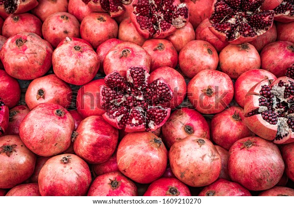 Many\
pomegranate cut in half, pomegranate\
background