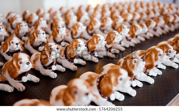 many rows\
of Bobble head dog on dark table prestns\
