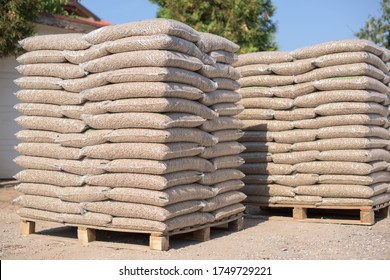 Many sacks that are filled with pellets placed on pallets