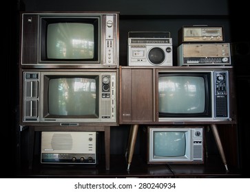 Many Vintage Television And Radio