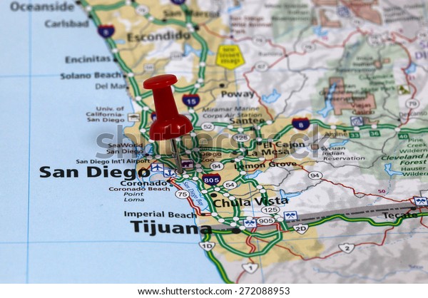 Map with\
pin point of San Diego in California\
USA