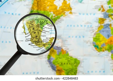 916 United states map magnifying glass Images, Stock Photos & Vectors ...