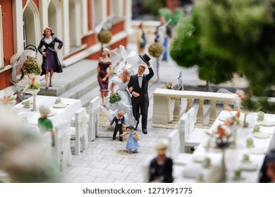 miniature wedding couple doll