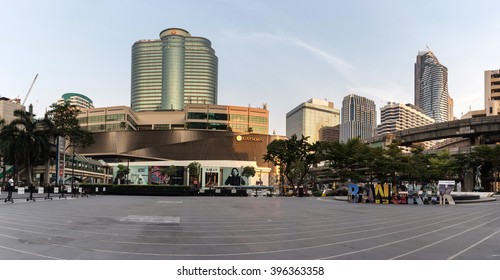 MAR 25, 2016: Front view of Central World  at  shopping mall landmark of Capital on Ratchaprasong Road  Bangkok., Thailand