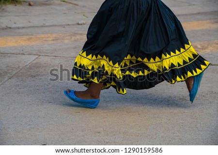 Marathon woman in tarahumara dress