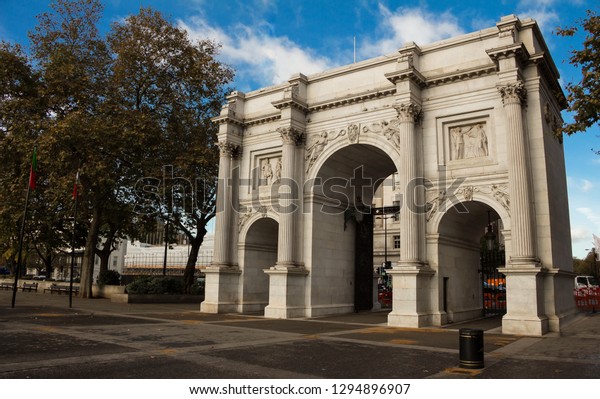 The Marble Arch is a 19th century white\
marble faced triumphal arch and London\
landmark.