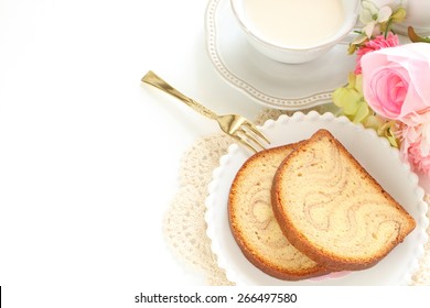 Marble Caramel Pound Cake And Milk  Tea 