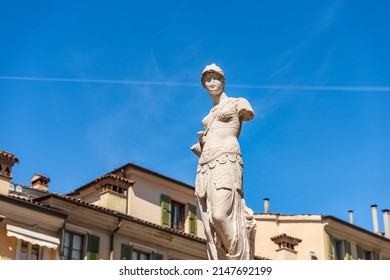 Marble statue and fountain of Minerva, 1818, by the sculptor from Verona Gaetano Cignaroli (1747-1826). Square called Piazza Paolo VI or Piazza del Duomo (Cathedral square). Lombardy, Italy, Europe.