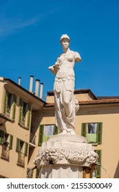 Marble statue and fountain of Minerva, 1818, by the sculptor from Verona Gaetano Cignaroli (1747-1826). Square called Piazza Paolo VI or Piazza del Duomo (Cathedral square). Lombardy, Italy, Europe.