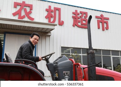 March 1, 2012, Farmers Are Jiujiang Jiangxi Agricultural Supermarket To Buy Agricultural Machinery. China's Purchase Of Agricultural Subsidies, The Purchase Of Agricultural Stocks.