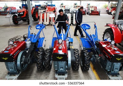 March 1, 2012, Farmers Are Jiujiang Jiangxi Agricultural Supermarket To Buy Agricultural Machinery. China's Purchase Of Agricultural Subsidies, The Purchase Of Agricultural Stocks.