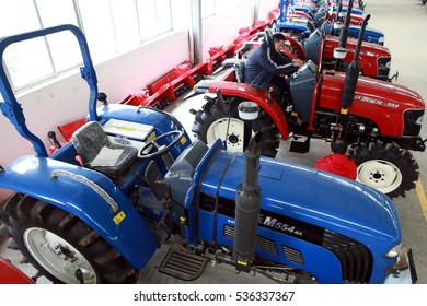 March 1, 2012, Farmers Are Jiujiang Jiangxi Agricultural Supermarket To Buy Agricultural Machinery. China's Purchase Of Agricultural Subsidies, The Purchase Of Agricultural Stocks.