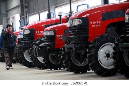 March 1, 2012, Farmers Are Jiujiang Jiangxi Agricultural Supermarket To Buy Agricultural Machinery. China's Purchase Of Agricultural Subsidies, The Purchase Of Agricultural Stocks.