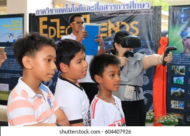 March 15, 2017 : Graduate Students And Professor Demonstration With Virtual Reality Technology In 