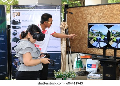 March 15, 2017 : Graduate Students And Professor Demonstration With Virtual Reality Technology In 