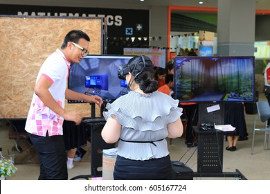 March 15, 2017 : Graduate Students And Professor Demonstration With Virtual Reality Technology In 