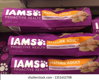 March 15, 2019 - Minneapolis, MN: Iams Brand Proactive Health Dog Food For Mature Adult Dogs On Sale At A Supermarket Grocery Store Shelf