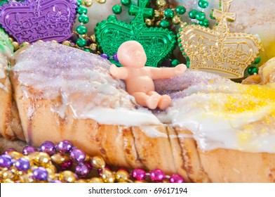 mardi gras cake  with beads