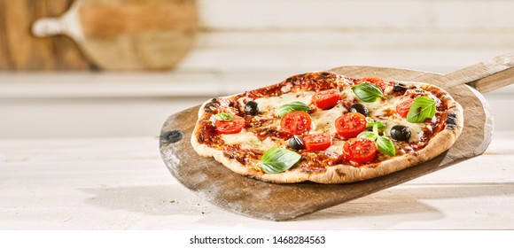 Pizzeria Imagenes Fotos De Stock Y Vectores Shutterstock