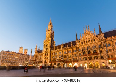 Marienplatz, Munich City Beautiful Panorama Scenic Skyline View Cityscape Of Munchen Night Illuminated Architecture Under Clear Blue Sky: New Town Hall And Frauenkirche At Night, Bavaria, Germany. 