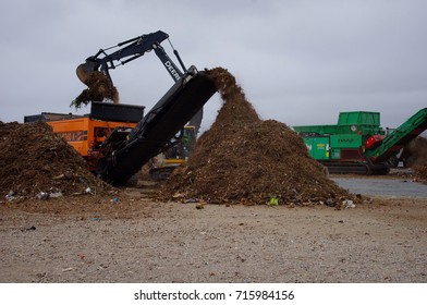 Marin, CA--January 29, 2014, Equipment Processes Organics During US Composting Council Demo Day Redwood Landfill. Photo By Phil Rozenski, Shiloh, IL