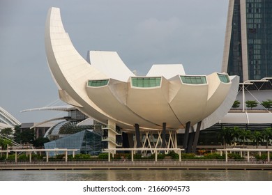 Marina Bay, Singapore - February 20, 2016 : ArtScience Museum And Helix Bridge In Marina Bay Area.