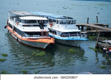 Marine drive,kochi, Kerala,india on 28.10.2020.site seeing bots waiting for customers at backwaters of kerala