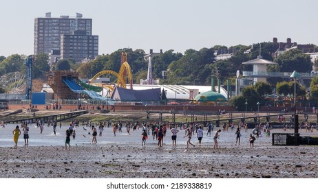 Marine Parade, Southend-on-Sea, UK  August 11th 2022 Jubilee Beach Southend, Packed Full Of Tourists And Holiday Makers Enjoying The Hot Summer Heatwave With A View Of Marine Parade