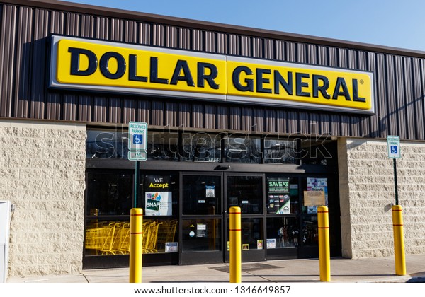 Marion - Circa March
2019: Dollar General Retail Location. Dollar General is a Small-Box
Discount Retailer I
