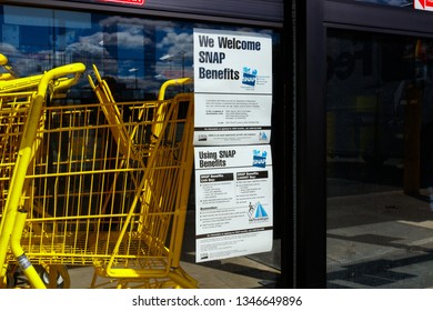 Marion - Circa March 2019: Sign At A Retailer - We Welcome SNAP Benefits III