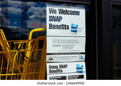 Marion - Circa March 2019: Sign At A Retailer - We Welcome SNAP Benefits IV