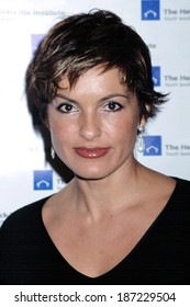 Mariska Hargitay At Hetrick Martin Emergy Awards, NY 11/12/2001