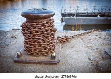Maritime buoy and iron chain / Iron boat fixing chain wound around a buoy on a river.