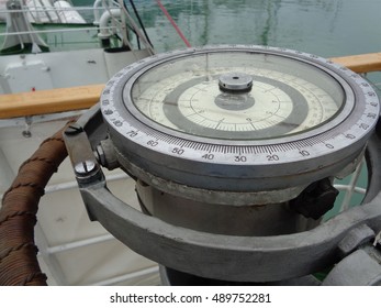 Maritime navigation device on the deck of ship