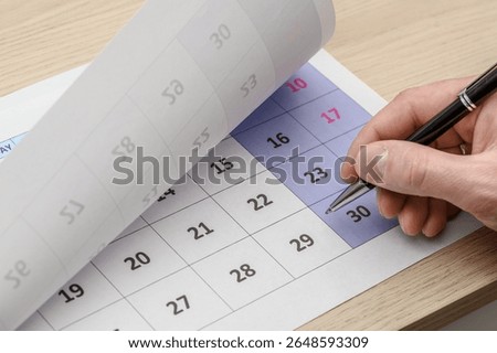 Mark, write down with a pen the date in the calendar, the end of the month