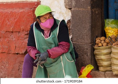 Market Seller In Respiratory Mask During Coronavirus Pandemic In Cusco, Peru In Latin South America. Epidemic Of Coronavirus Covid-19