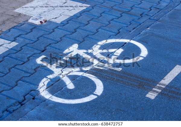 Marking on the bike\
lane and traffic signs