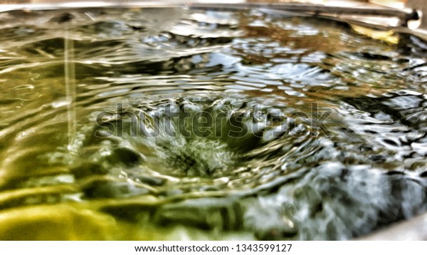 The marks of\
water droplets on the water in the basin Similar to the surface of\
the moon that was hit by a\
bat