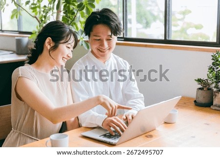Married couples talking while watching a laptop at home (video, consultation, asset management, online shopping)
