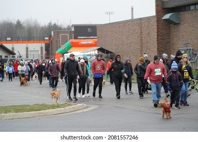 Marshfield, Wisconsin USA - November 25th, 2021: Festival Foods Held Their Annual Turkey Trot Run For Thanksgiving 2021. 