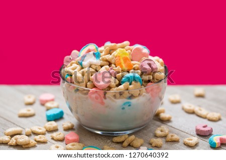 Marshmallow Cereal in a Clear Bowl with Milk 商業照片 © 