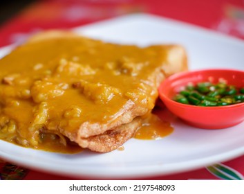 Martabak Curry Is A Typical Food From Palembang, Indonesia Which Originally Came From India With Basic Ingredients, Namely Chicken Or Duck Eggs, Wheat Flour, And Served With Chicken Curry With Potatoe