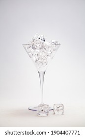martini class with ice cubes