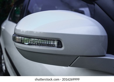 Maruti Suzuki Dzire White car body coloured mirror with integrated turn indicator