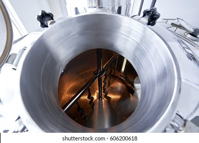 Mash Tun With Rakes And Plow. Craft Brewery. Lauter Tun. Big Mash Rake. Mashing. Mash Tun With Rakes And Plow. Brewery Equipment.