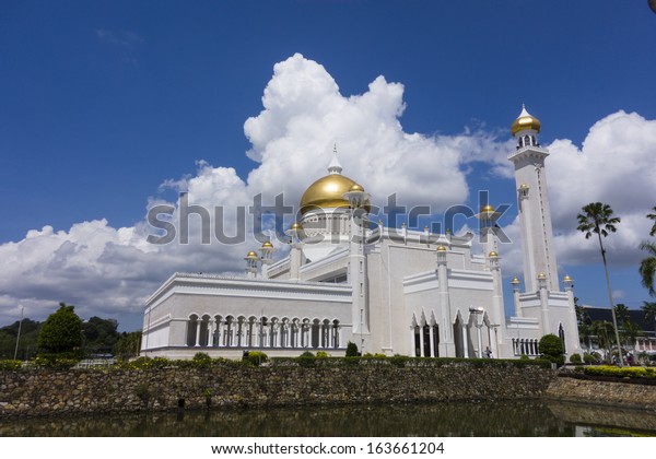 Masjid Sultan Omar Ali Saifuddin Mosque Stock Photo (Edit Now 